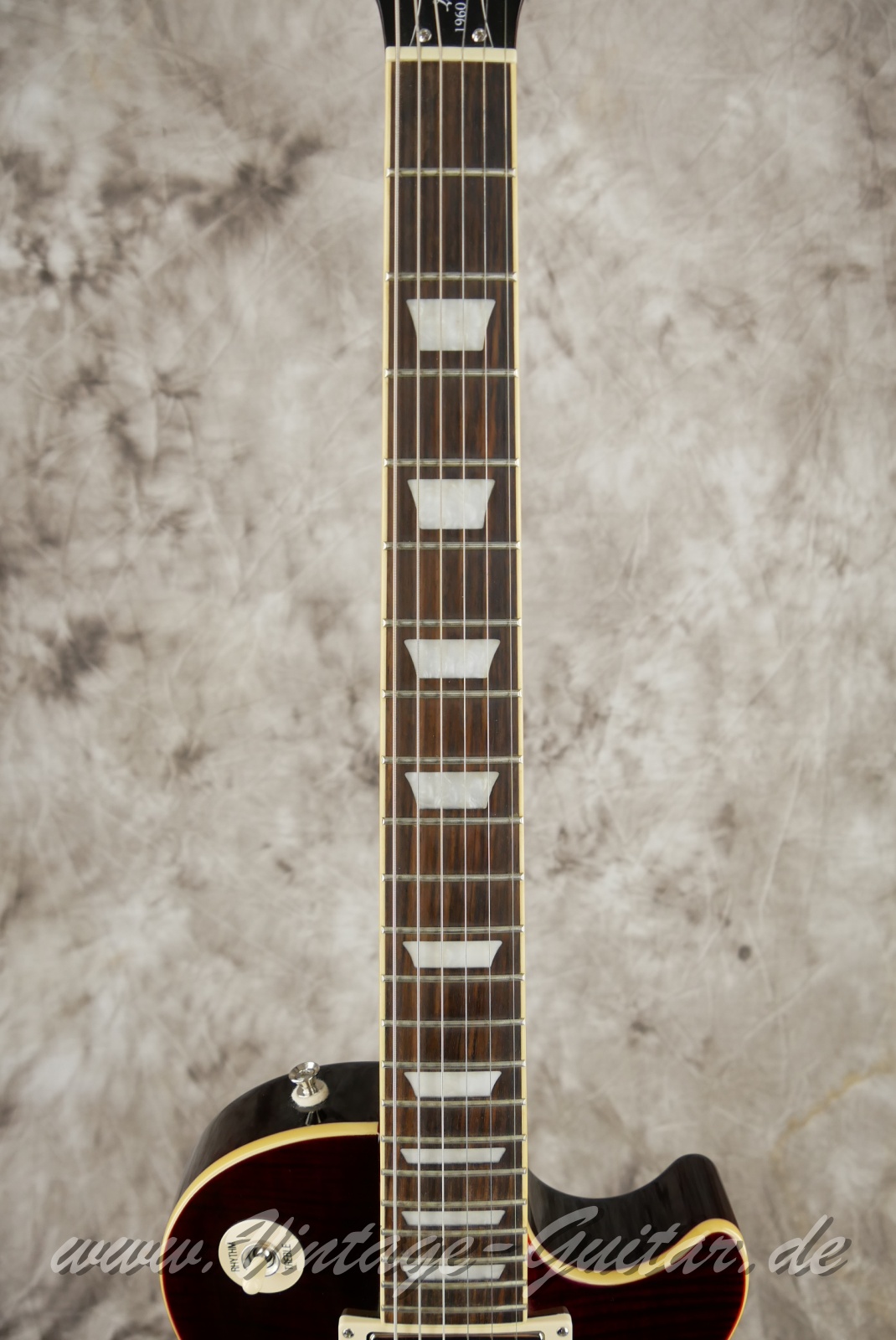 img/vintage/5845/Epiphone_Les_paul_tributeplus_2015_black cherry_china-005.JPG